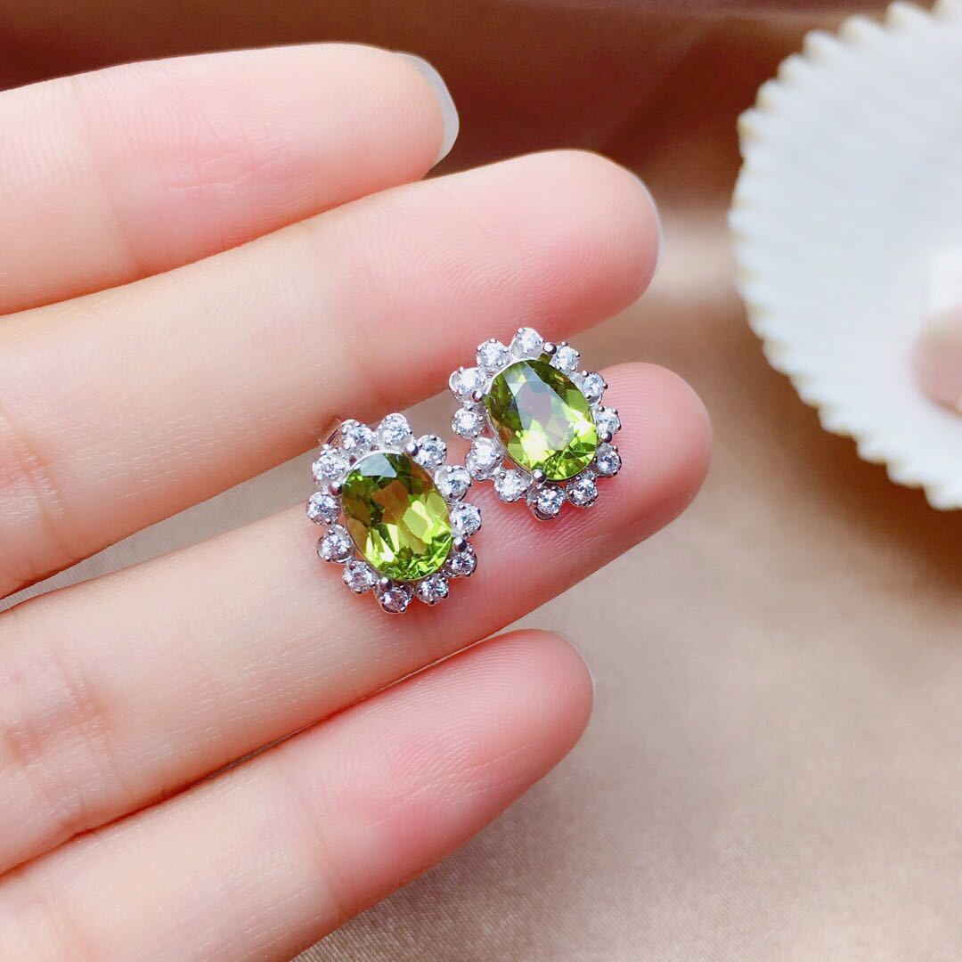 Elara Olivine Cristal - ALIZAElara Olivine CristalElara Olivine CristalElara Olivine CristalWomen AccessoriesALIZAALIZA62779713Auréline Verdant StudsElara Olivine Cristal