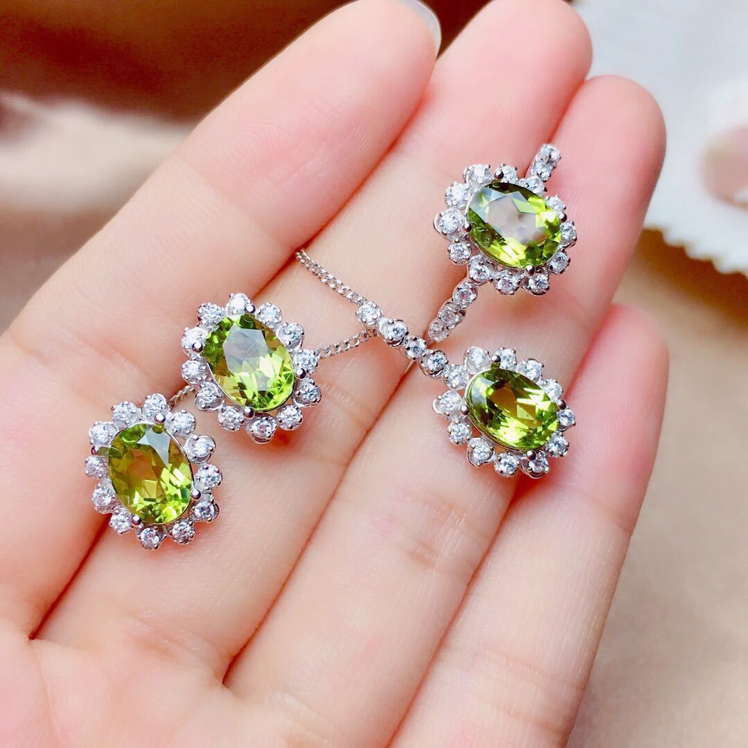 Elara Olivine Cristal - ALIZAElara Olivine CristalElara Olivine CristalElara Olivine CristalWomen AccessoriesALIZAALIZA62779713Auréline Verdant StudsElara Olivine Cristal